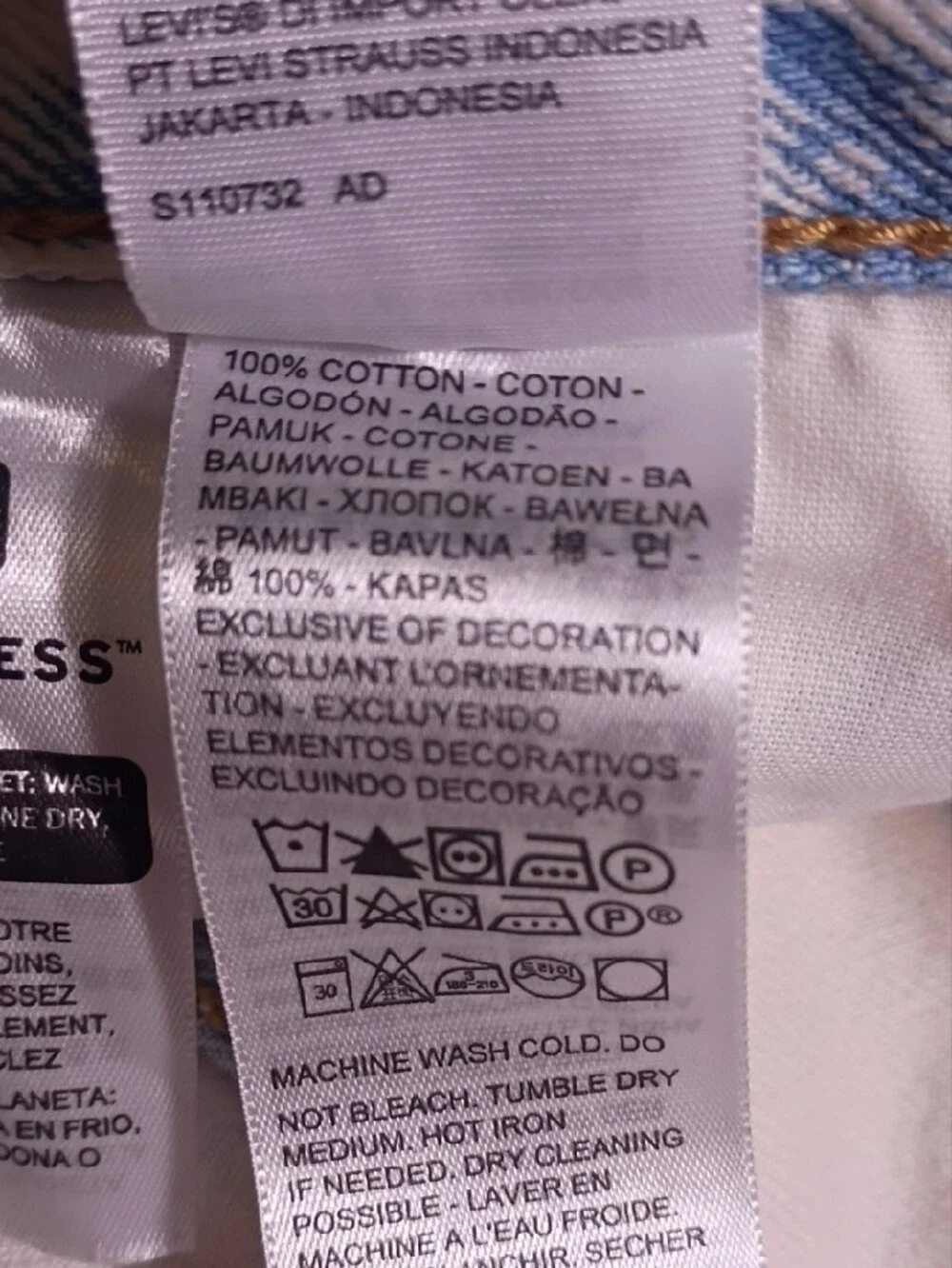 Levi's Cream Relaxed Jeans with Light‎ Blue Accents